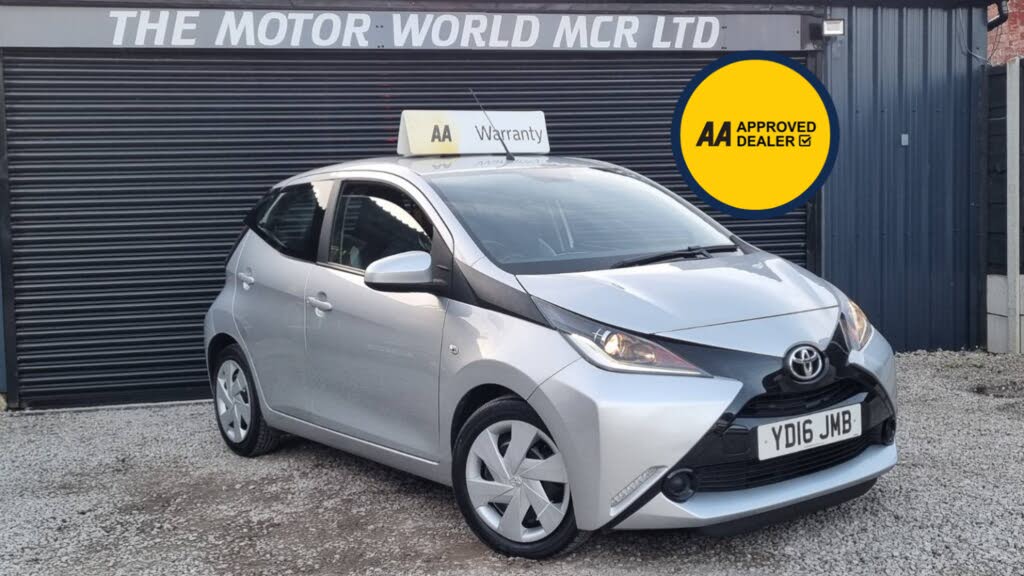 2016 Toyota AYGO 1.0 VVT-i x-play (68bhp) 5d