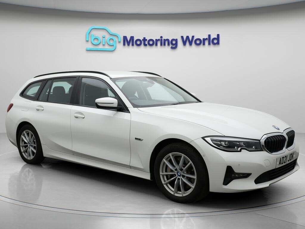 2021 BMW 3 Series 2.0 330e SE Pro Touring 5d