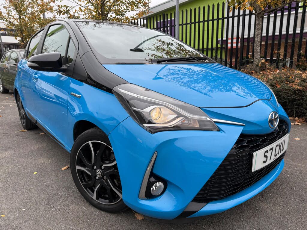 2018 Toyota Yaris 1.5 VVT-i Red Bi-Tone Hybrid