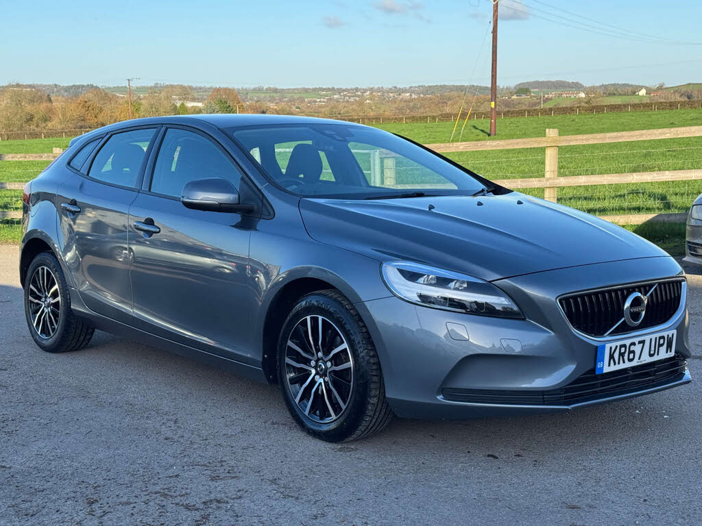 2017 Volvo V40 2.0 T2 Momentum Nav Plus
