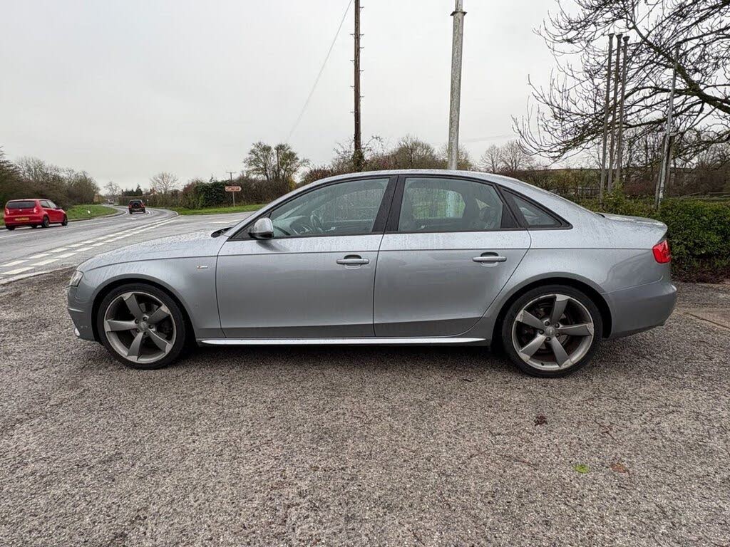 2012 Audi A4 2.0TD Black Edition (136ps)