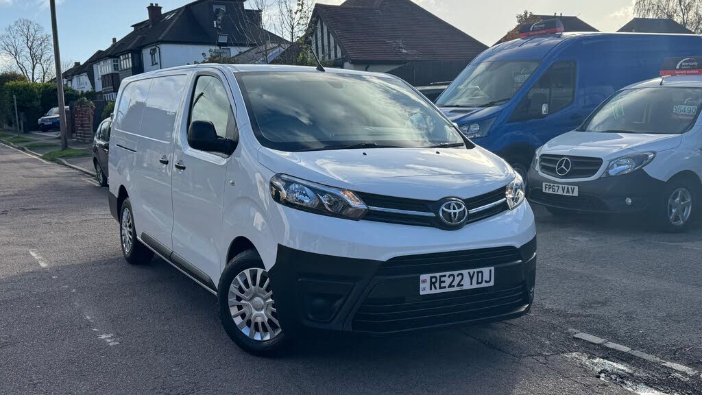 2022 Toyota PROACE 2.0D Icon Long Panel
