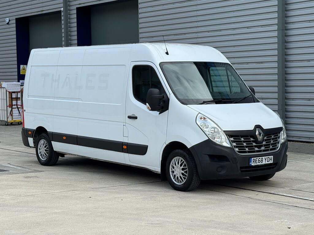 2018 Renault Master 2.3dCi LM35 130 Business+ Medium Roof Panel Van