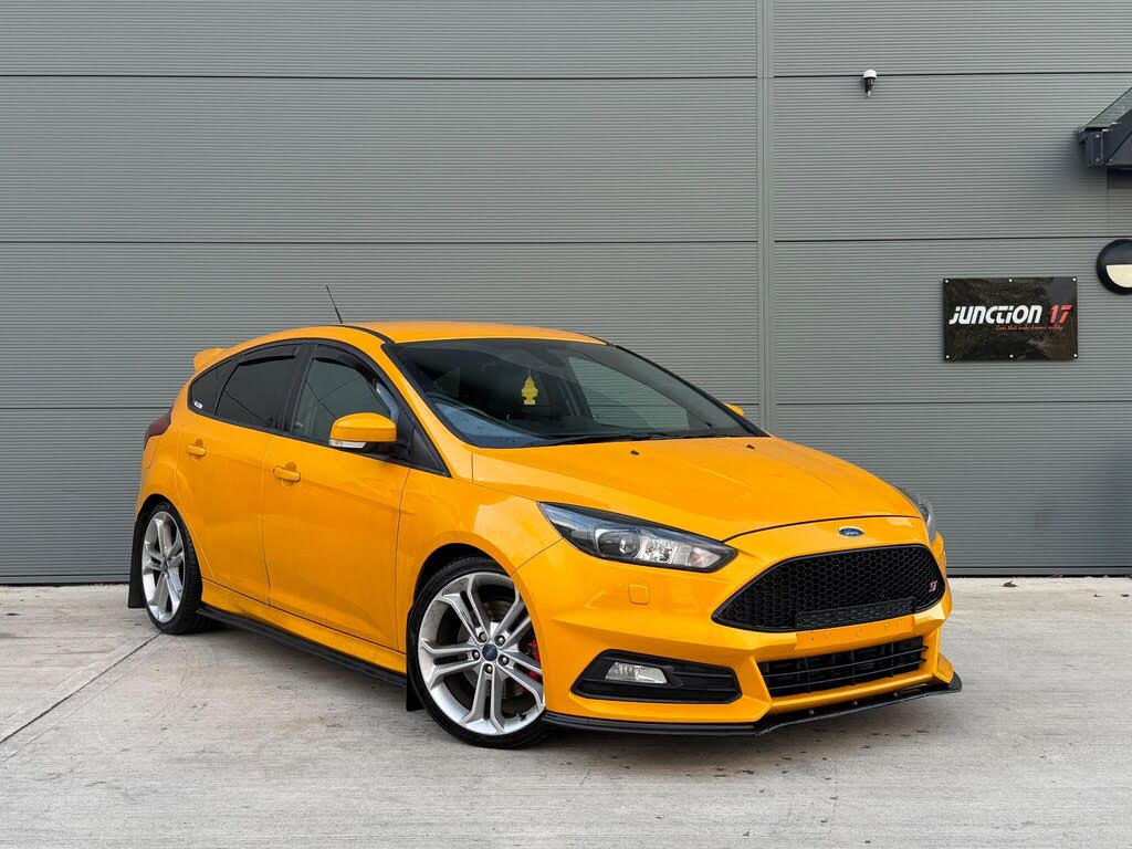 2016 Ford Focus 2.0T ST3 EcoBoost Hatchback