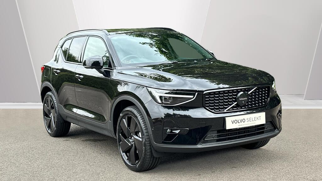 2025 Volvo XC40 2.0 B3 Ultra Black Edition