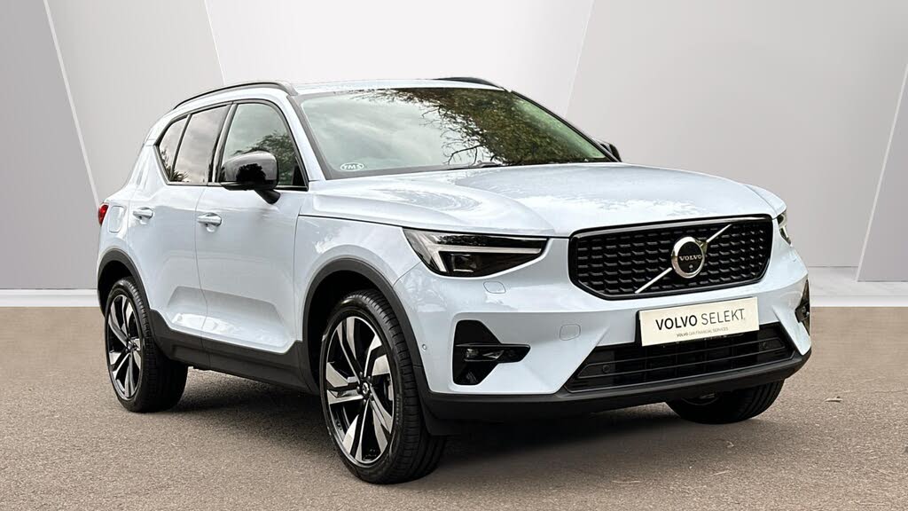 2025 Volvo XC40 2.0 B3 Ultra (Dark
