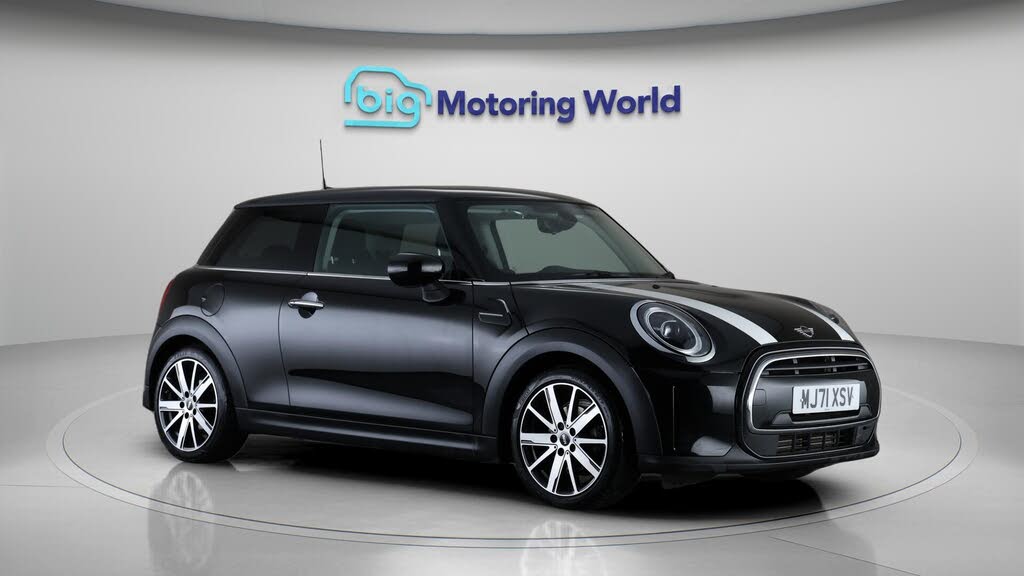 2021 MINI Mini 1.5 Cooper Classic Hatchback 3d