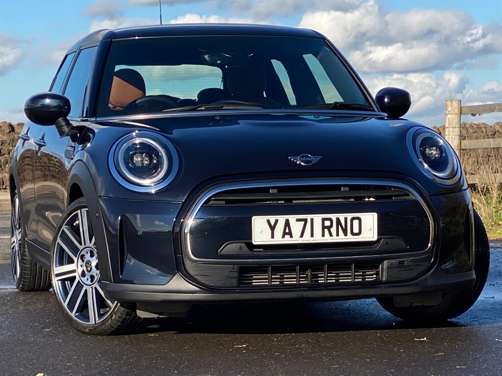 2022 MINI Mini 1.5 Cooper Exclusive Hatchback 5d