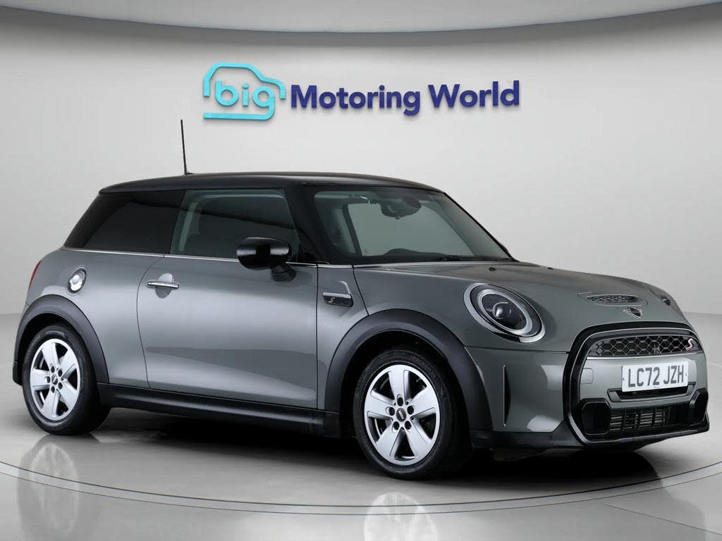2022 MINI Mini 2.0 Cooper S Classic (Premium) Hatchback 3d Auto