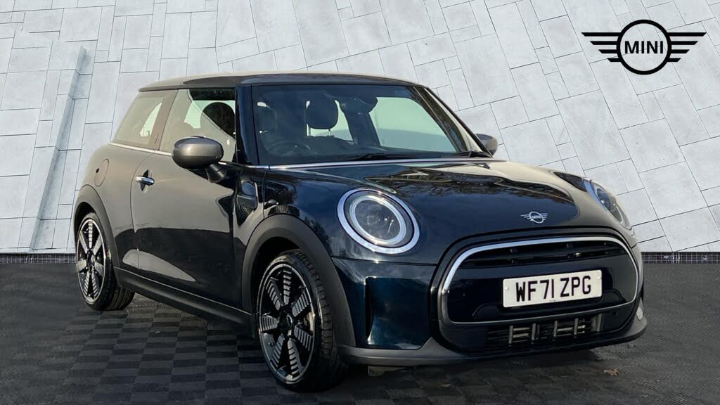 2021 MINI Mini 1.5 Cooper Exclusive Hatchback 3d Auto