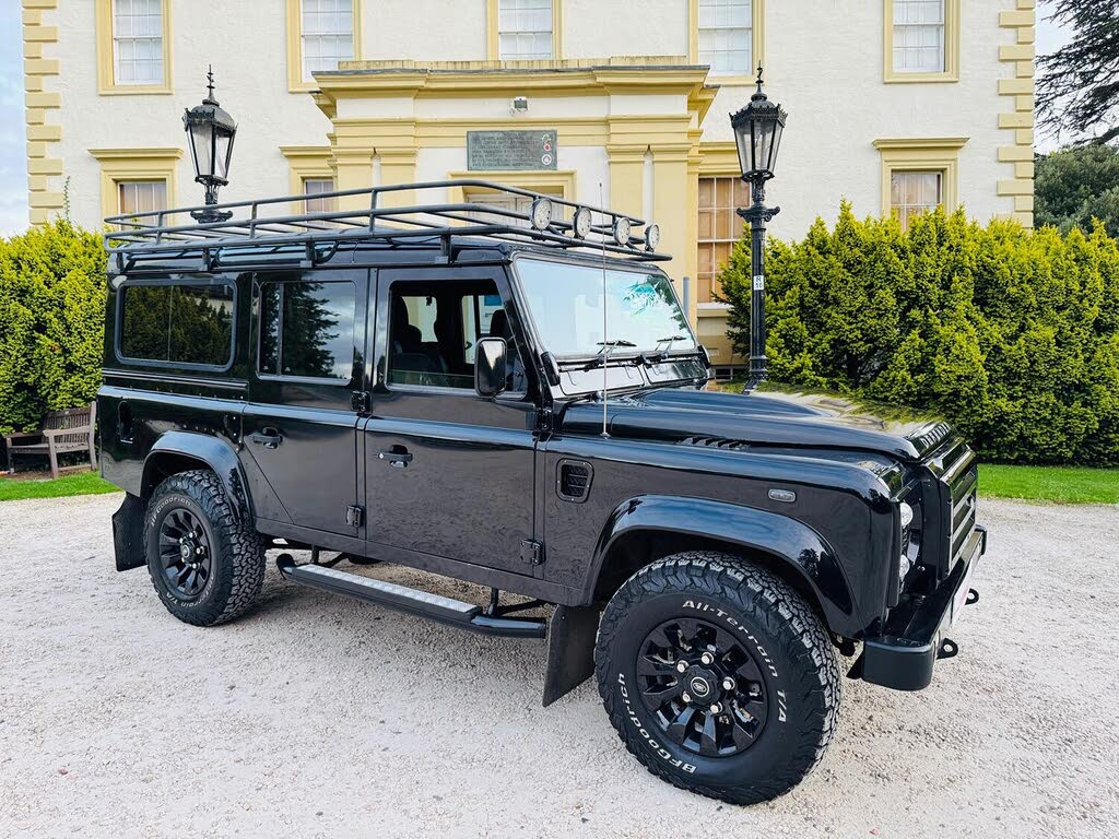 2006 Land Rover 110 Defender 2.5TD XS (120bhp) 4X4 Station Wagon 5d