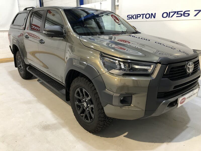 2025 Toyota Hi-Lux 2.8D-4D Invincible X 48V Hybrid