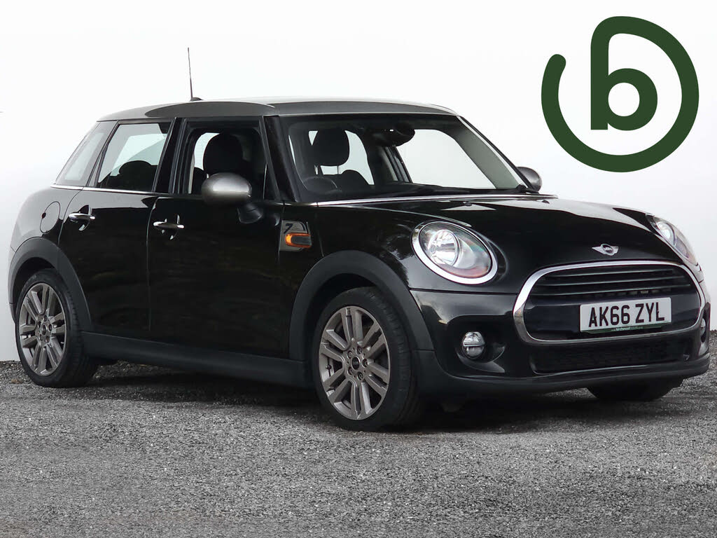 2016 MINI Mini 1.5 Cooper Seven 5d