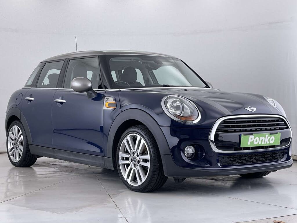 2017 MINI Mini 1.5 Cooper Seven 5d