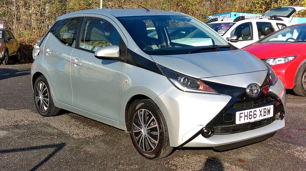 2017 Toyota AYGO 1.0 VVT-i x-play (71bhp) 5d