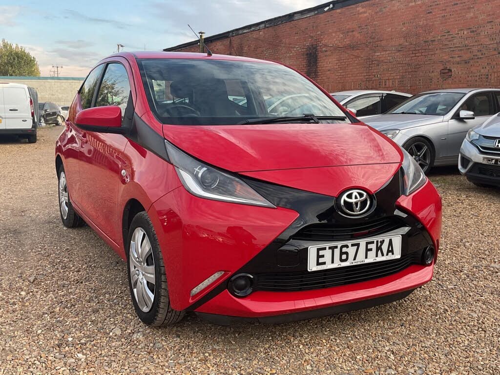 2018 Toyota AYGO 1.0 VVT-i x-play (71bhp) 5d