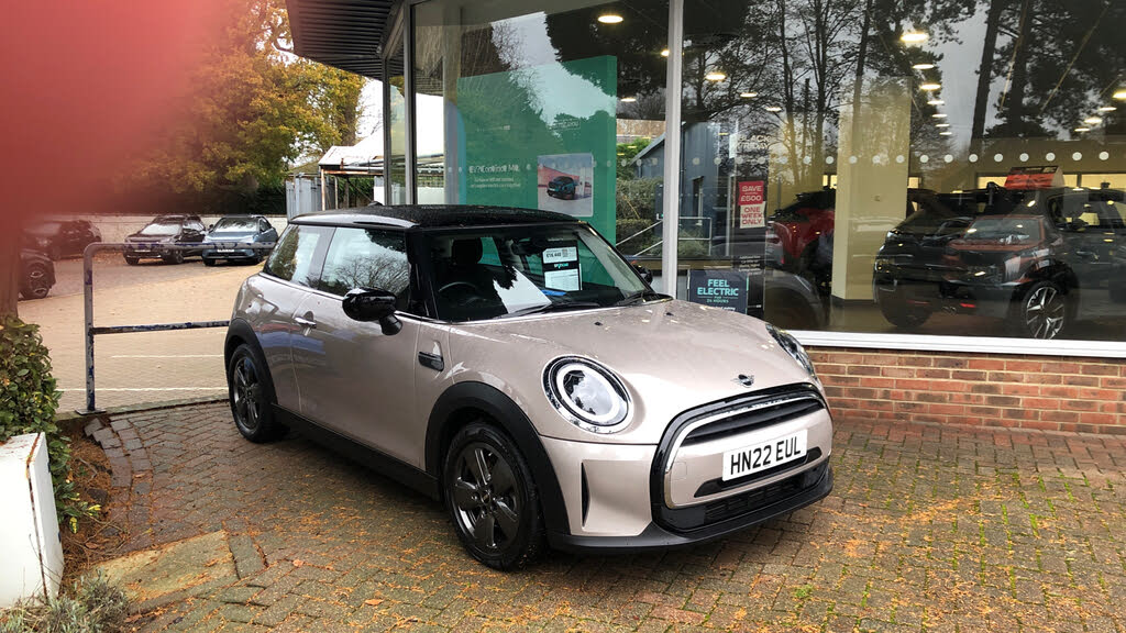 2022 MINI Mini 1.5 Cooper Classic (Premium) Hatchback 3d Auto