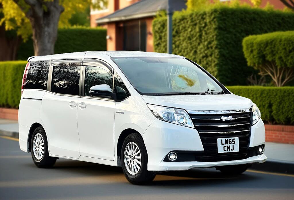 2015 Toyota Voxy 1.8 Hybrid