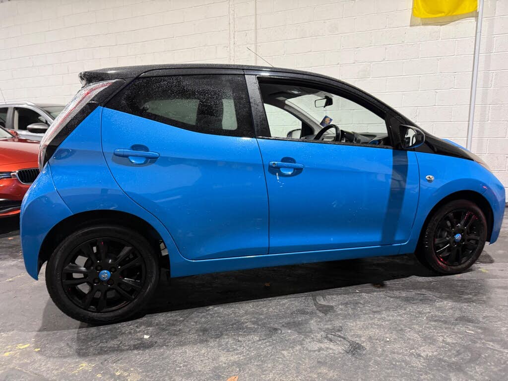 2016 Toyota AYGO 1.0 VVT-i x-cite 2 (Cyan) 5d