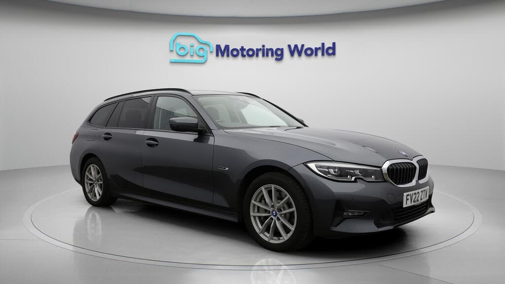 2022 BMW 3 Series 2.0 330e SE Pro Touring 5d