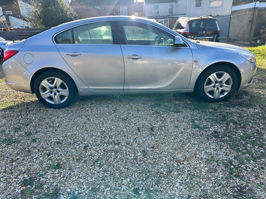 2011 Vauxhall Insignia 2.0TD Exclusiv 2.0CDTi 16v (160ps) Hatchback 5d