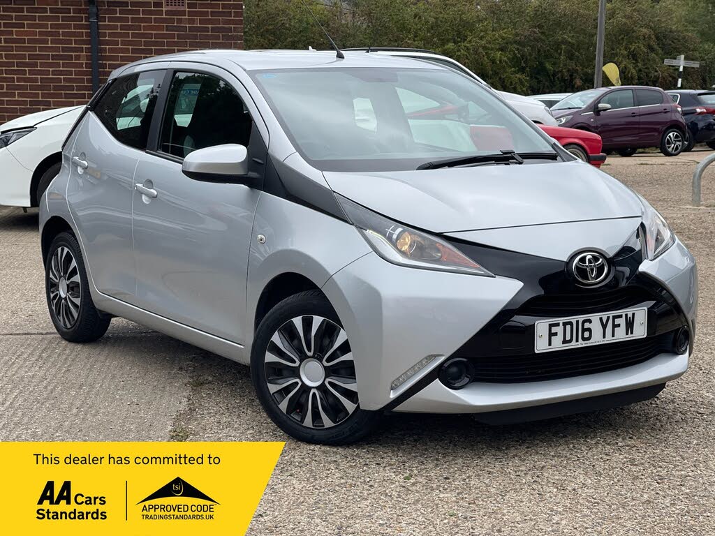 2016 Toyota AYGO 1.0 VVT-i x-play (68bhp) 5d