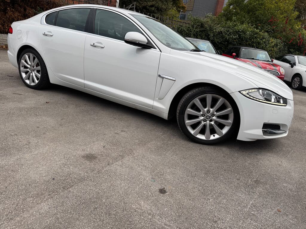 2013 Jaguar XF 3.0TD Premium Luxury (s/s) Saloon 4d Auto