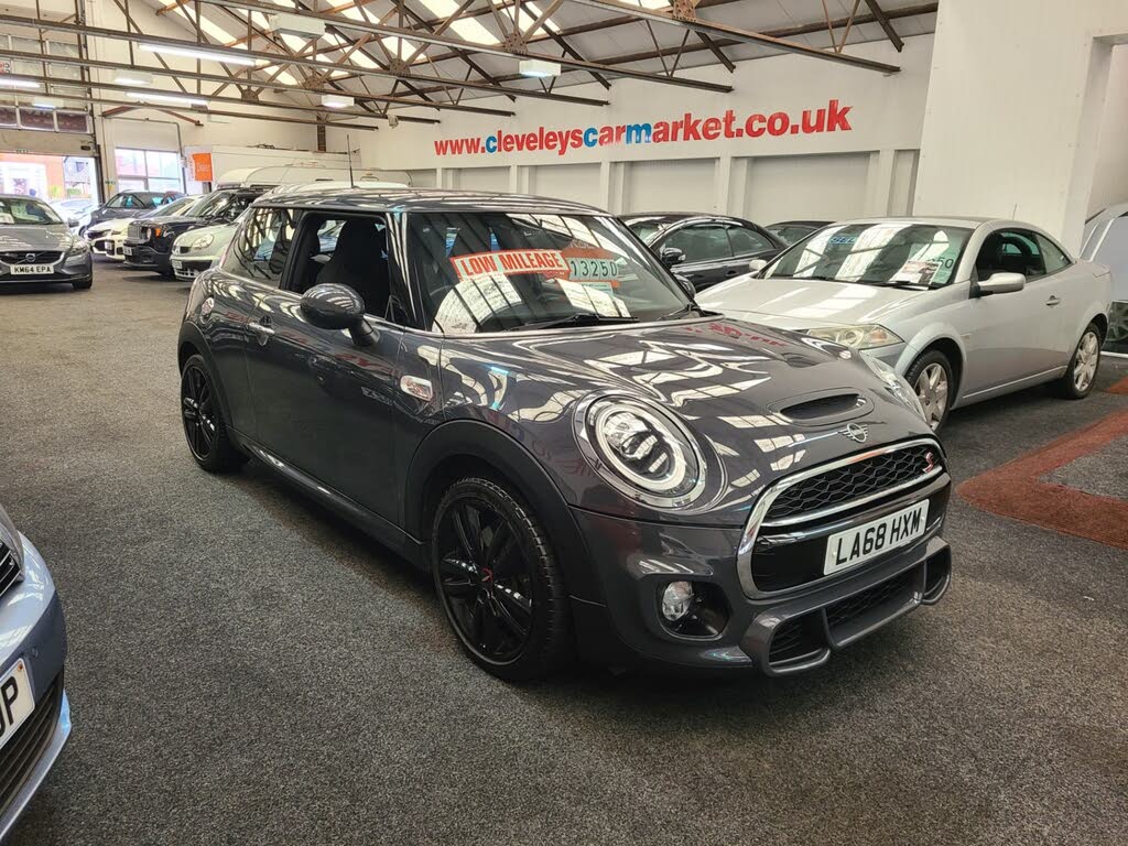 2019 MINI Mini 2.0 Cooper S Sport (192bhp) (s/s) Hatchback 3d