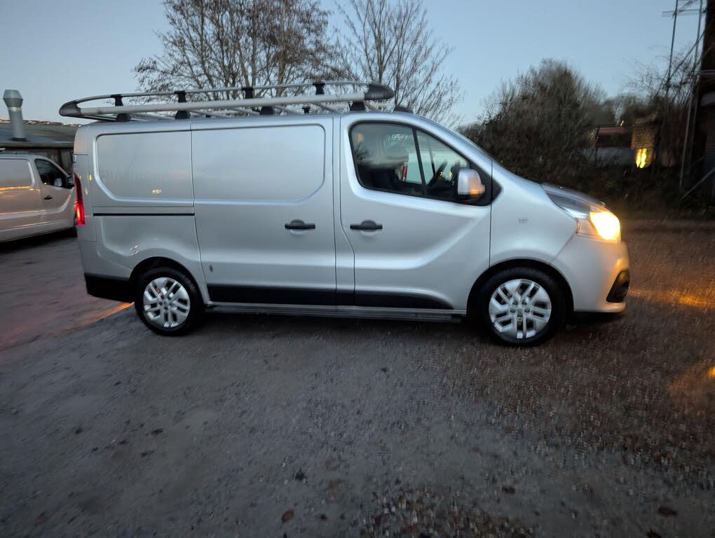 2015 Renault Trafic 1.6dCi SL27 140 Sport Low Roof Van
