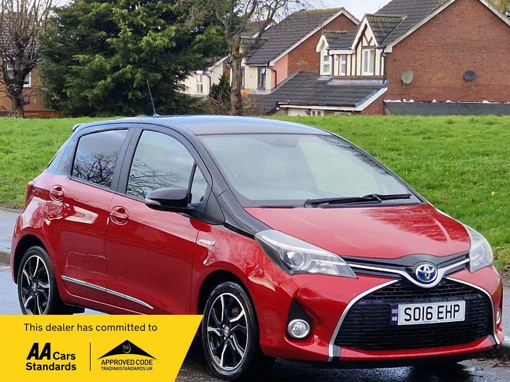 2016 Toyota Yaris 1.5 VVT-i Design (Bi-Tone) Hybrid