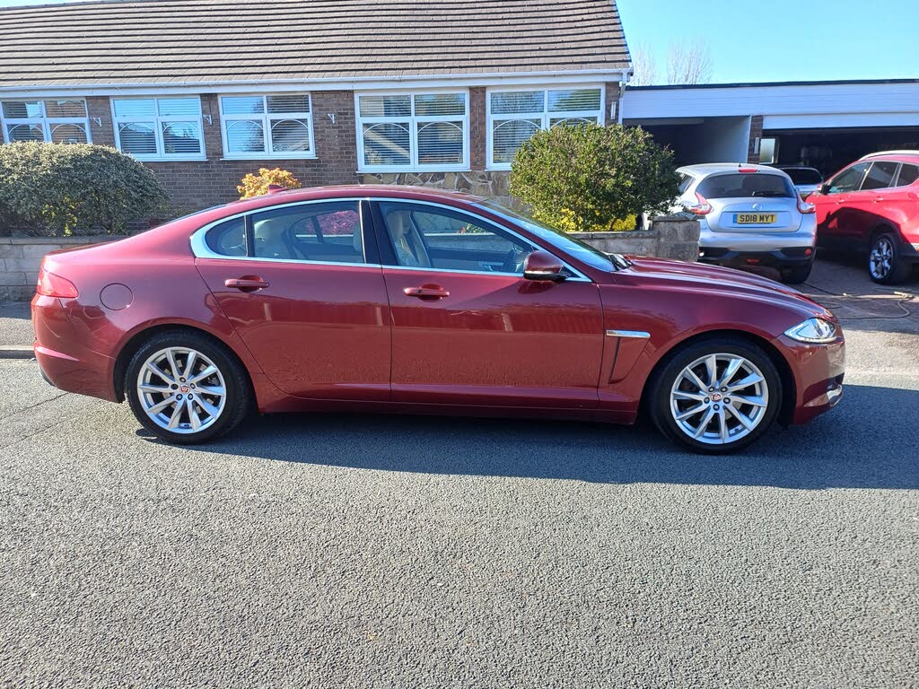 2014 Jaguar XF 2.2TD Premium Luxury (200ps) Saloon 4d
