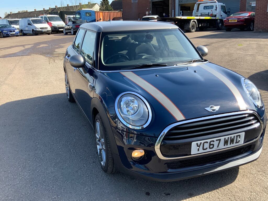 2017 MINI Mini 1.5 Cooper Seven 5d