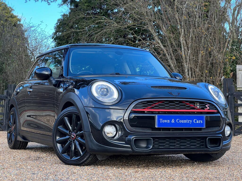 2017 MINI Mini 2.0 Cooper S (Chili) (s/s) Hatchback 3d