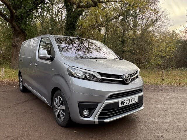 2022 Toyota PROACE 2.0D Design Medium (140hp)(Eu6d) Panel