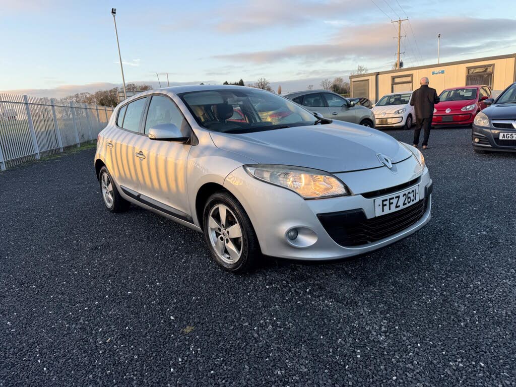 2010 Renault Megane 1.6 Dynamique Tom Tom (110bhp) Hatchback 5d
