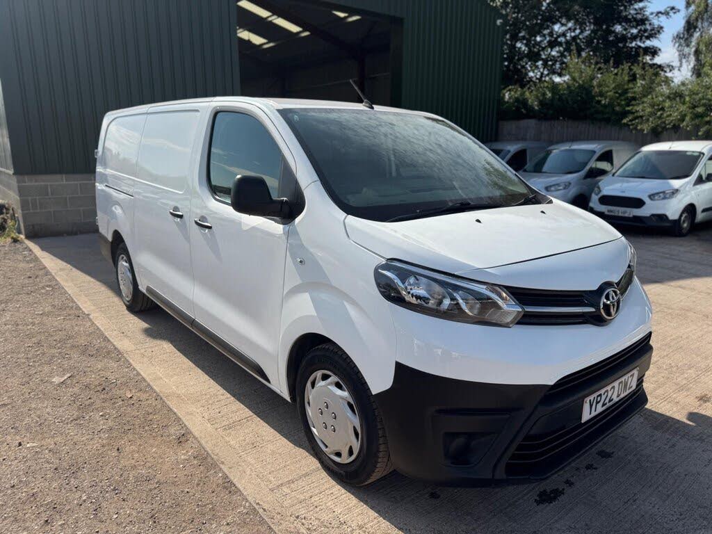 2022 Toyota PROACE 2.0D Active Medium Panel