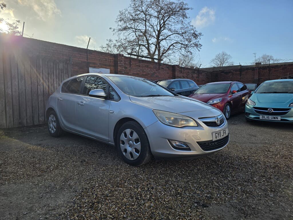 2011 Vauxhall Astra 1.6 Exclusiv 16v VVT (115ps) Hatchback 5d auto