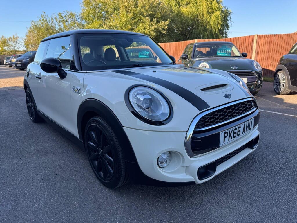 2016 MINI Mini 2.0 Cooper S (Chili) (s/s) Hatchback 3d