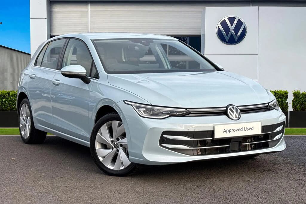 2025 Volkswagen Golf 1.5 TSI eHybrid Style