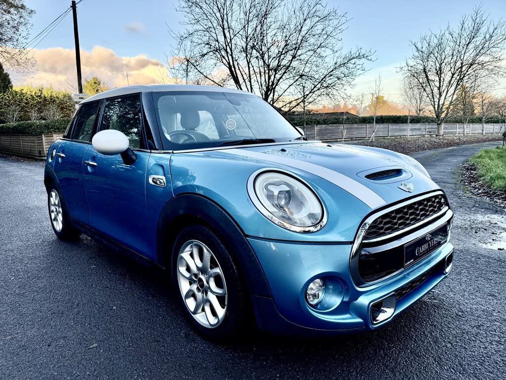 2015 MINI Mini 2.0 Cooper S (Chili) 5d Sport Auto