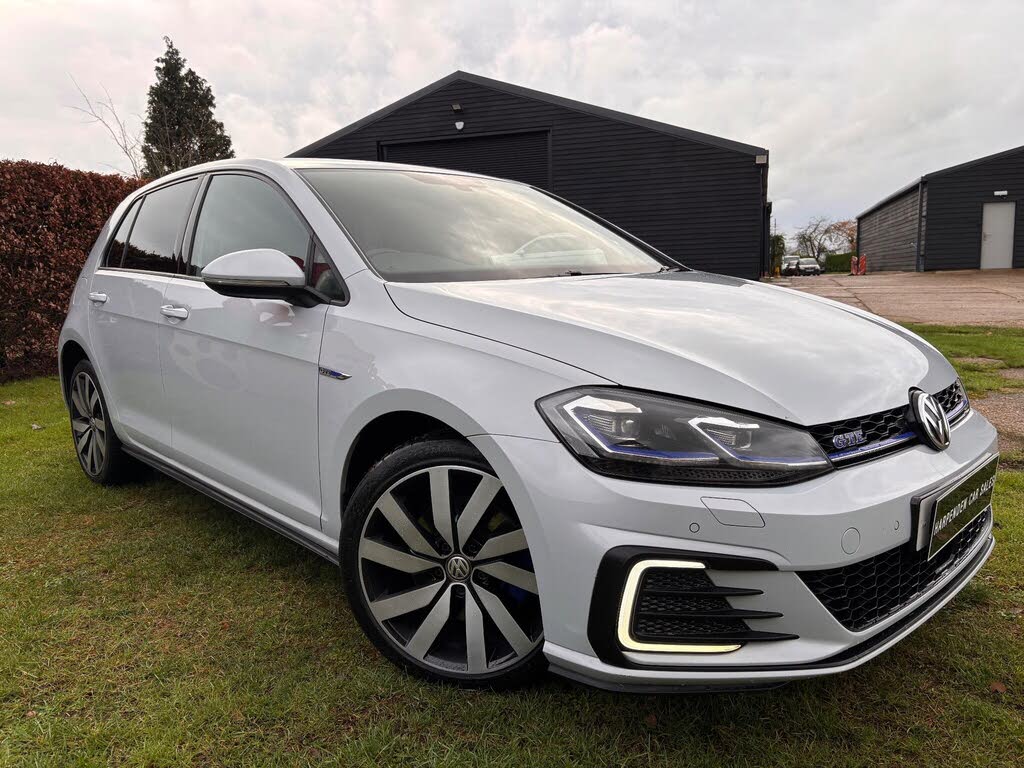 2017 Volkswagen Golf 1.4 TSI GTE Advance (s/s)
