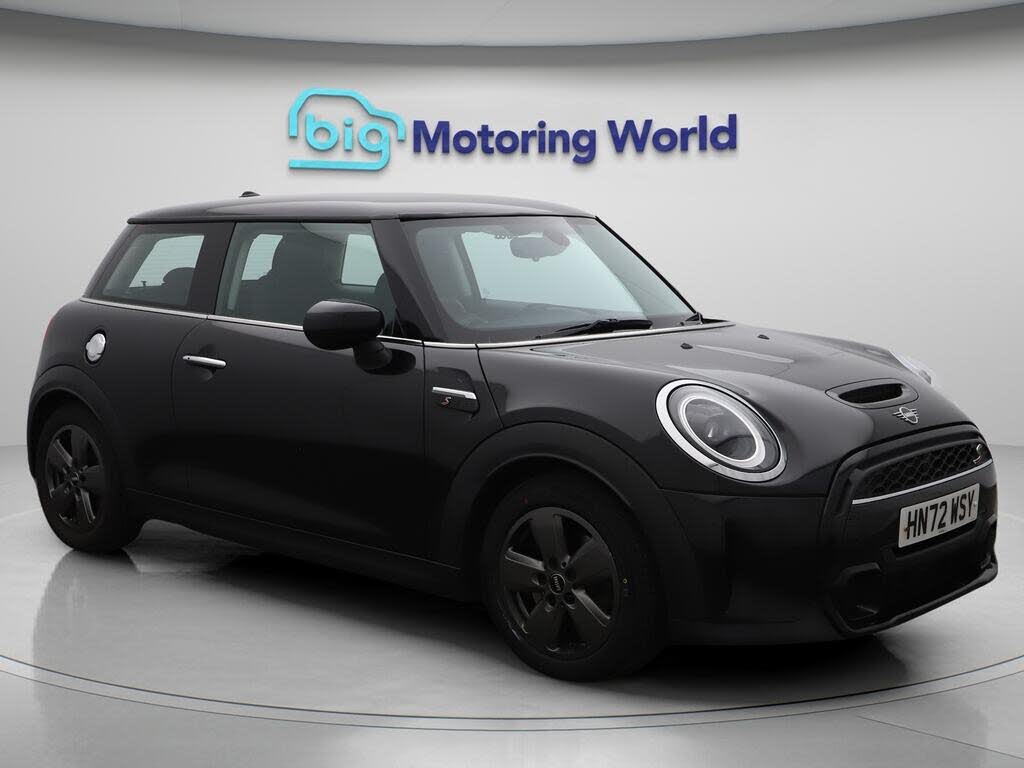 2022 MINI Mini 2.0 Cooper S Classic (Premium) Hatchback 3d Auto