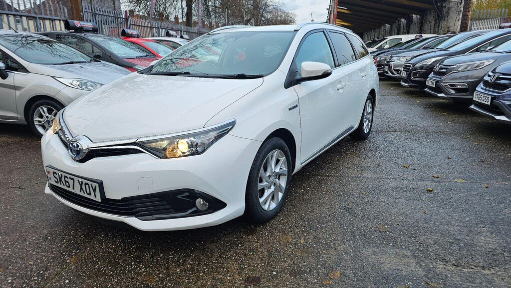 2017 Toyota Auris 1.8 VVT-i HSD Icon (TSS) Estate