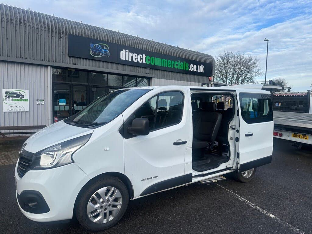 2017 Renault Trafic 1.6dCi SL27 125 Sport Nav Energy 125(Eu6) Minibus 9 seats