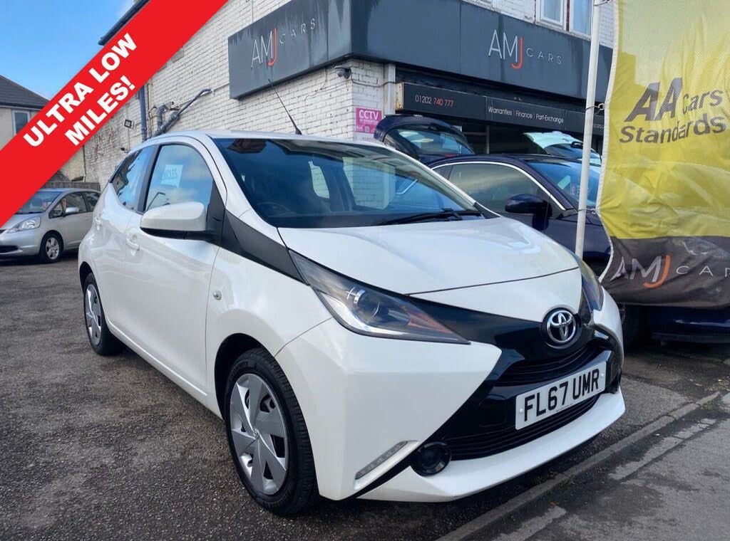 2017 Toyota AYGO 1.0 VVT-i x-play (71bhp) 5d