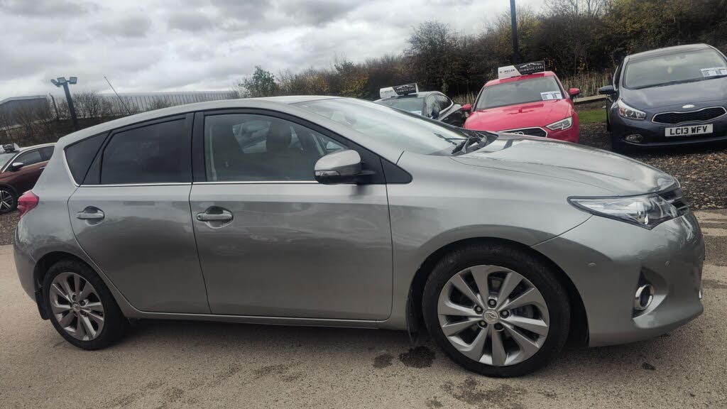 2014 Toyota Auris 1.8 VVT-i HSD Excel Hatchback E-CVT