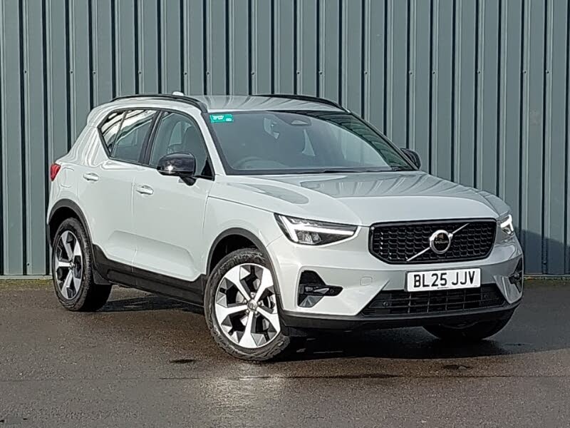 2025 Volvo XC40 2.0 B4 Plus Pro