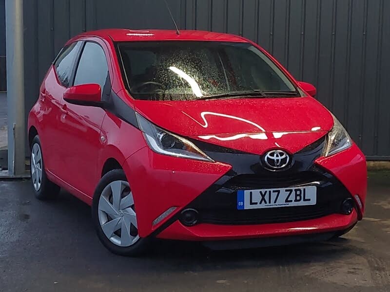2017 Toyota AYGO 1.0 VVT-i x-play (71bhp) 5d