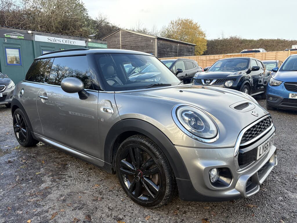 2017 MINI Mini 2.0 Cooper S Works 210 (Enhanced Kit)(s/s) Hatchback 3d Sport Auto