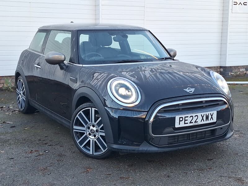 2022 MINI Mini 1.5 Cooper Exclusive Hatchback 3d